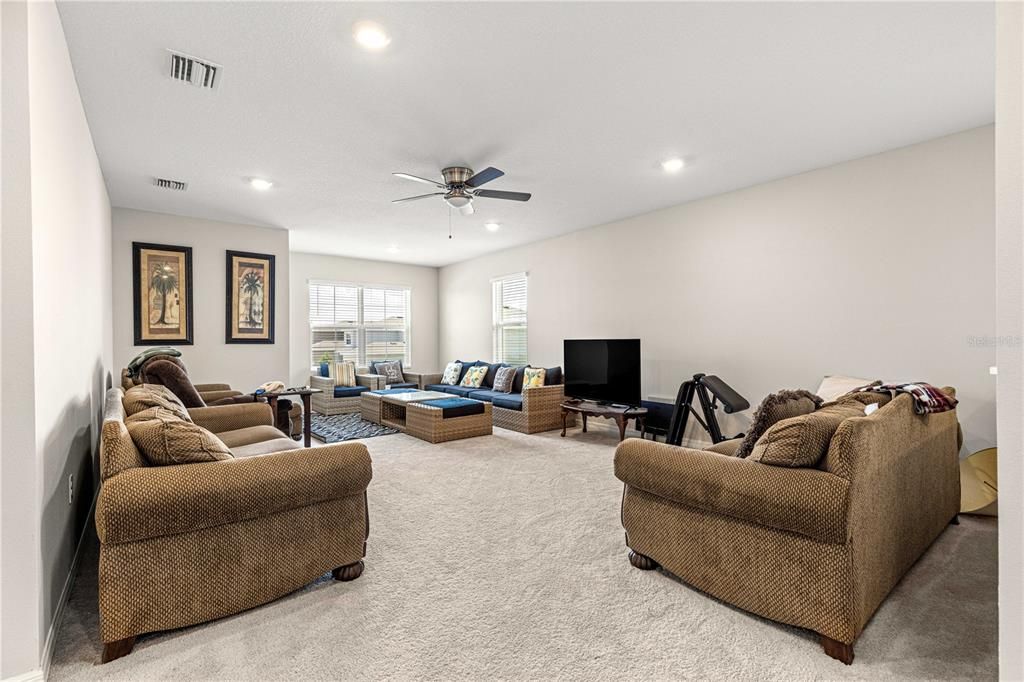 В аренду: $3,300 (5 спален, 4 ванн, 4070 Квадратных фут)