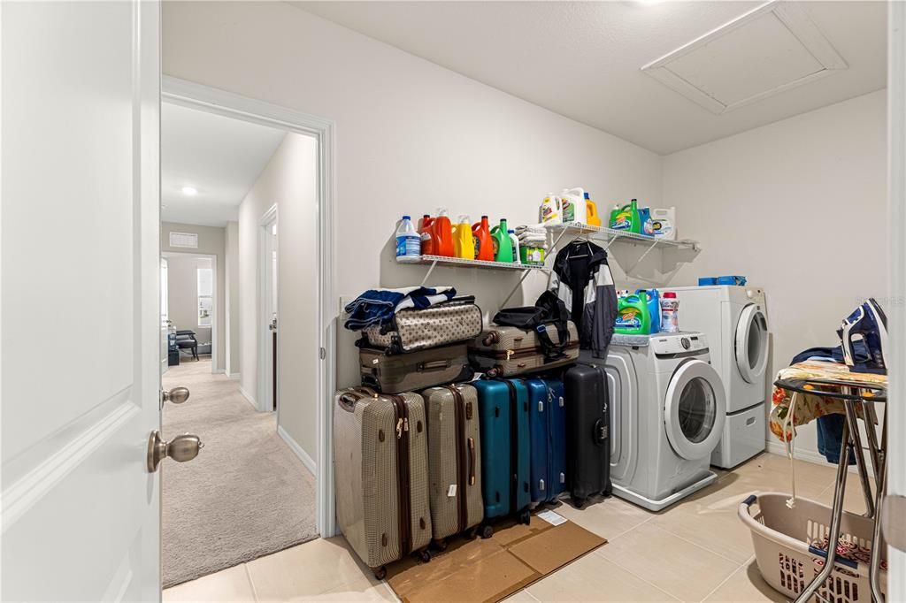 В аренду: $3,300 (5 спален, 4 ванн, 4070 Квадратных фут)