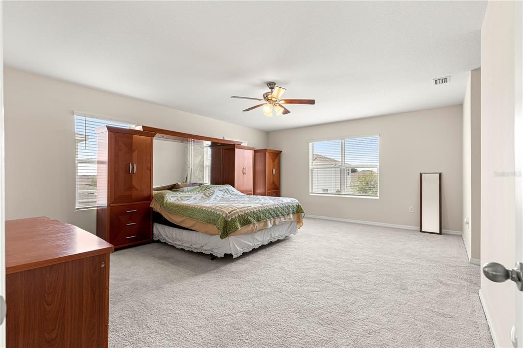 В аренду: $3,300 (5 спален, 4 ванн, 4070 Квадратных фут)