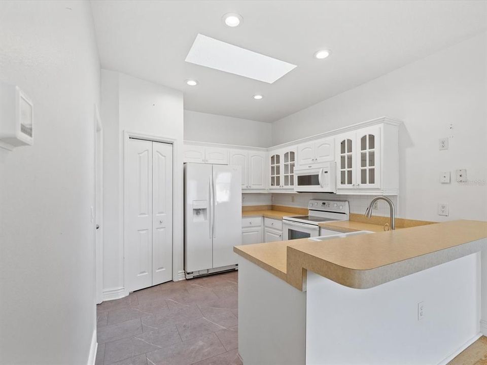 For Sale: $264,900 (2 beds, 2 baths, 1096 Square Feet)