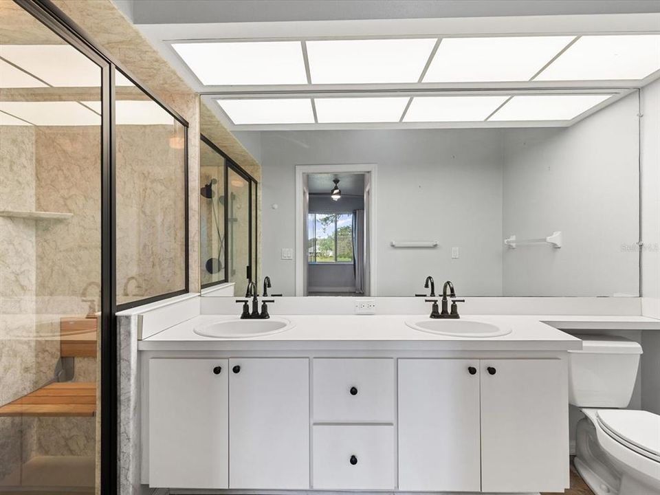 For Sale: $264,900 (2 beds, 2 baths, 1096 Square Feet)