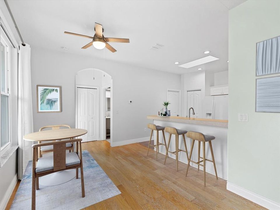 For Sale: $264,900 (2 beds, 2 baths, 1096 Square Feet)