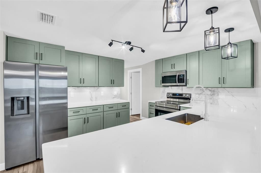 For Rent: $2,900 (3 beds, 2 baths, 1914 Square Feet)