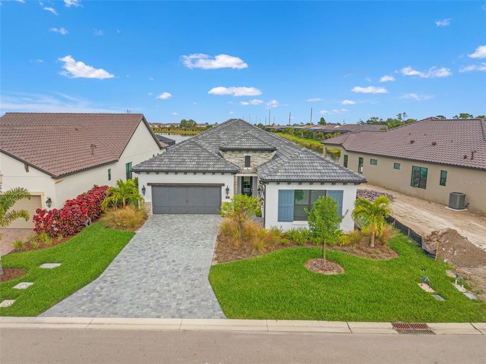 For Sale: $915,000 (3 beds, 2 baths, 2455 Square Feet)