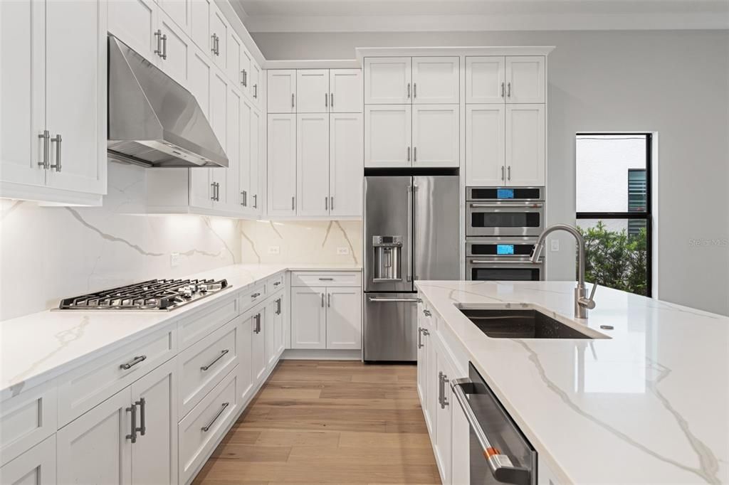 For Sale: $915,000 (3 beds, 2 baths, 2455 Square Feet)