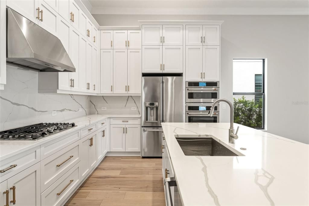 For Sale: $915,000 (3 beds, 2 baths, 2455 Square Feet)