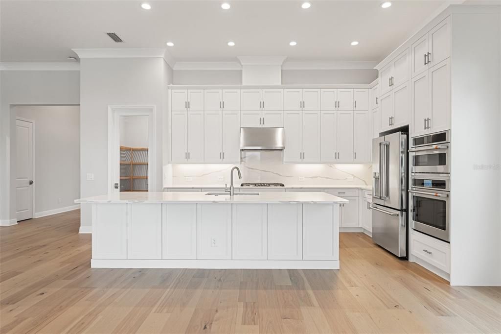 For Sale: $915,000 (3 beds, 2 baths, 2455 Square Feet)