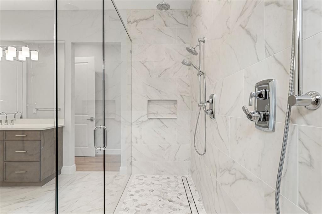 For Sale: $915,000 (3 beds, 2 baths, 2455 Square Feet)