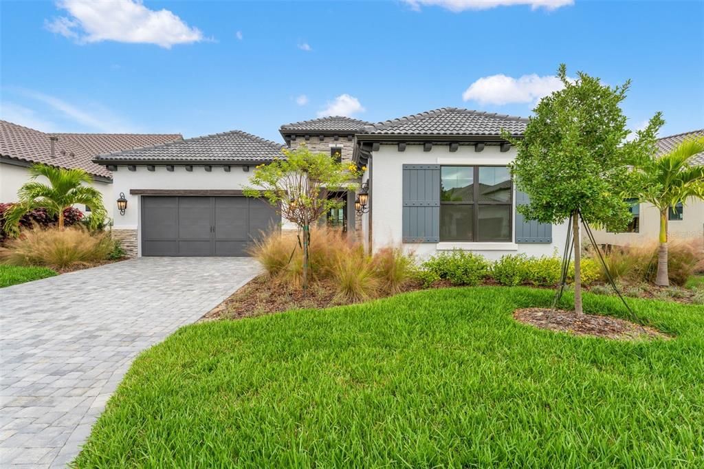 For Sale: $915,000 (3 beds, 2 baths, 2455 Square Feet)