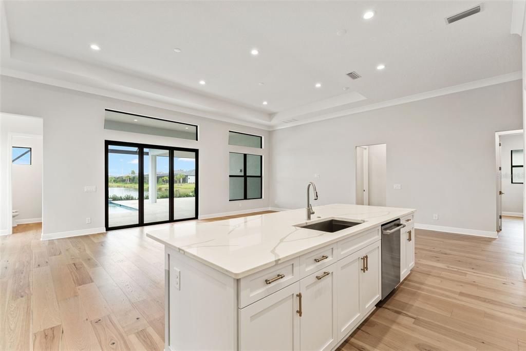 For Sale: $915,000 (3 beds, 2 baths, 2455 Square Feet)