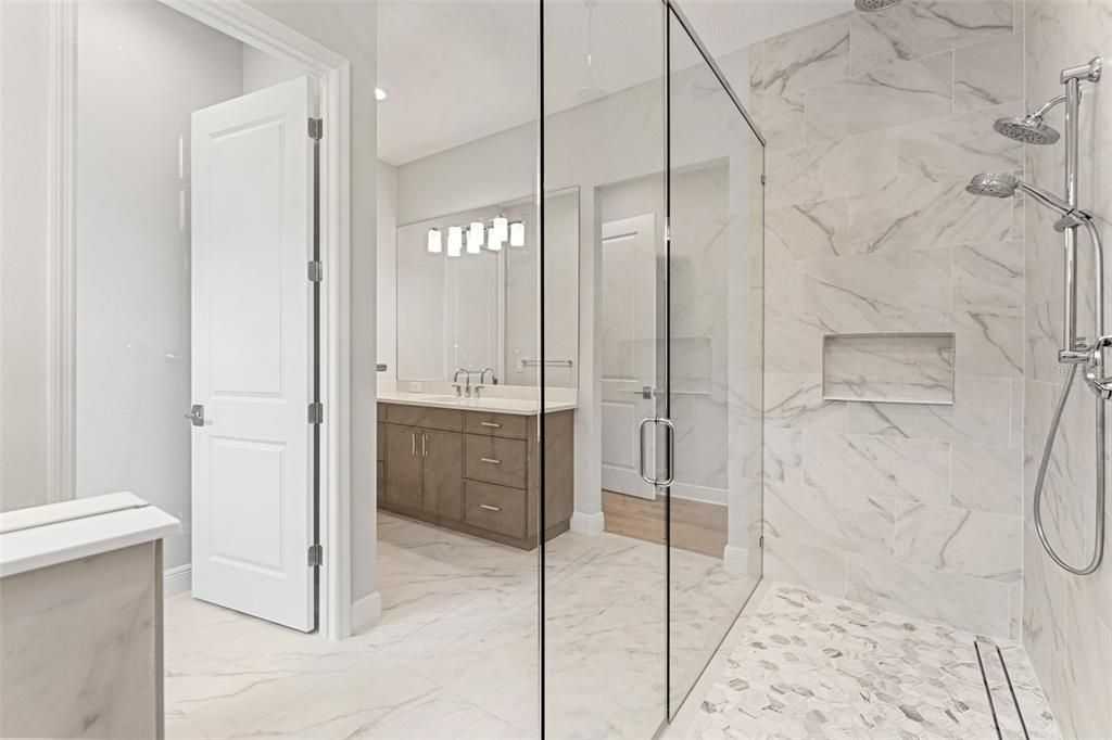 For Sale: $915,000 (3 beds, 2 baths, 2455 Square Feet)