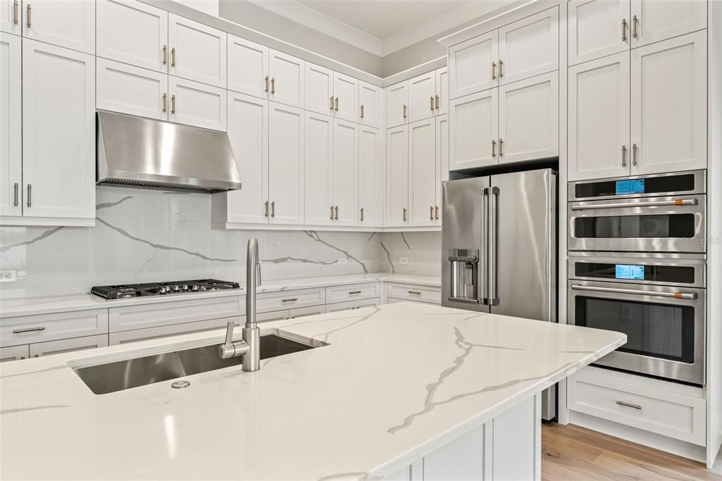 For Sale: $915,000 (3 beds, 2 baths, 2455 Square Feet)