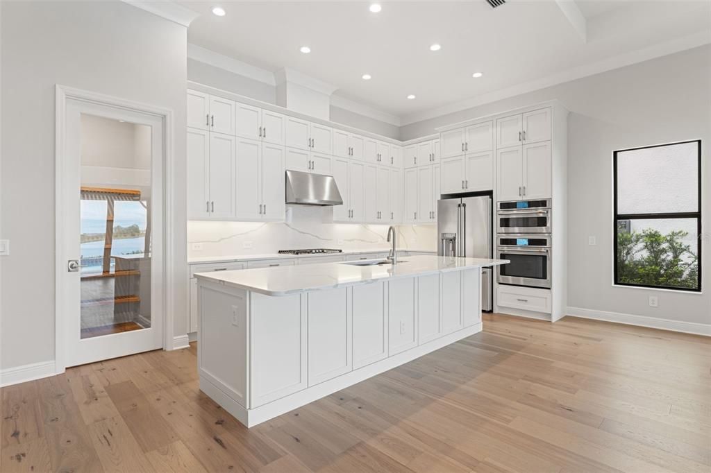 For Sale: $915,000 (3 beds, 2 baths, 2455 Square Feet)