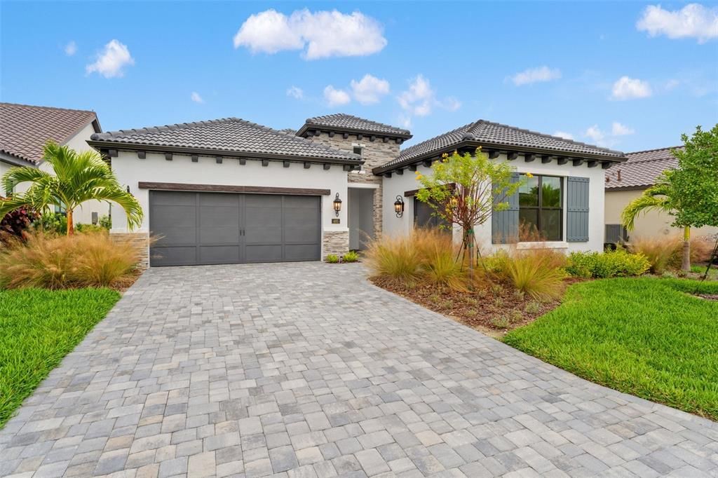 For Sale: $915,000 (3 beds, 2 baths, 2455 Square Feet)