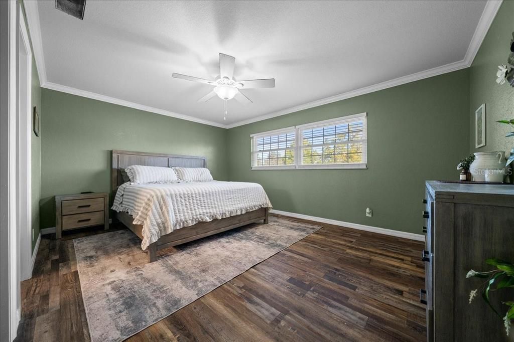 For Sale: $319,999 (3 beds, 2 baths, 1642 Square Feet)