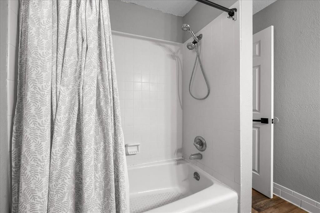 For Sale: $319,999 (3 beds, 2 baths, 1642 Square Feet)