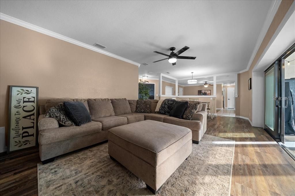 For Sale: $319,999 (3 beds, 2 baths, 1642 Square Feet)