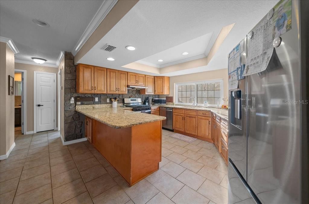 For Sale: $319,999 (3 beds, 2 baths, 1642 Square Feet)