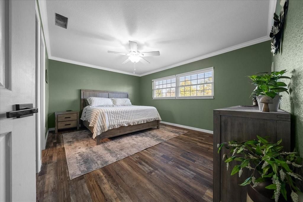 For Sale: $319,999 (3 beds, 2 baths, 1642 Square Feet)