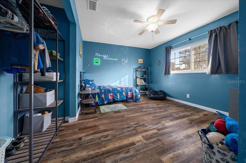 For Sale: $319,999 (3 beds, 2 baths, 1642 Square Feet)