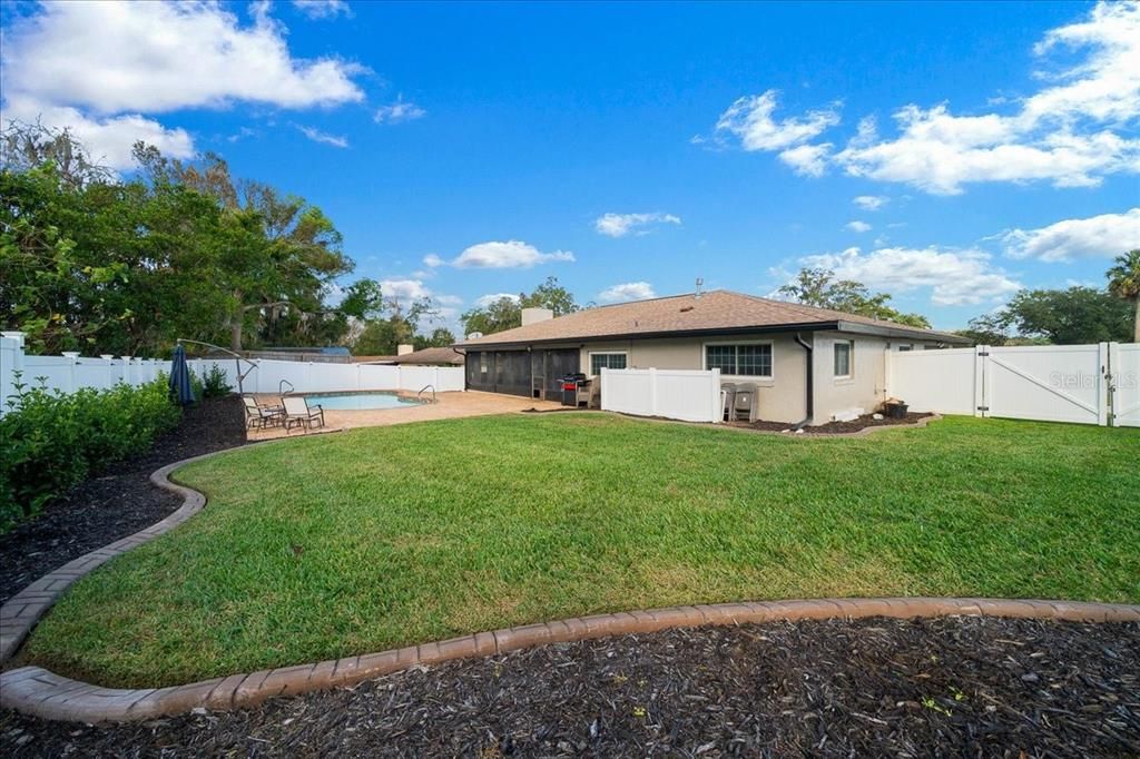 For Sale: $319,999 (3 beds, 2 baths, 1642 Square Feet)