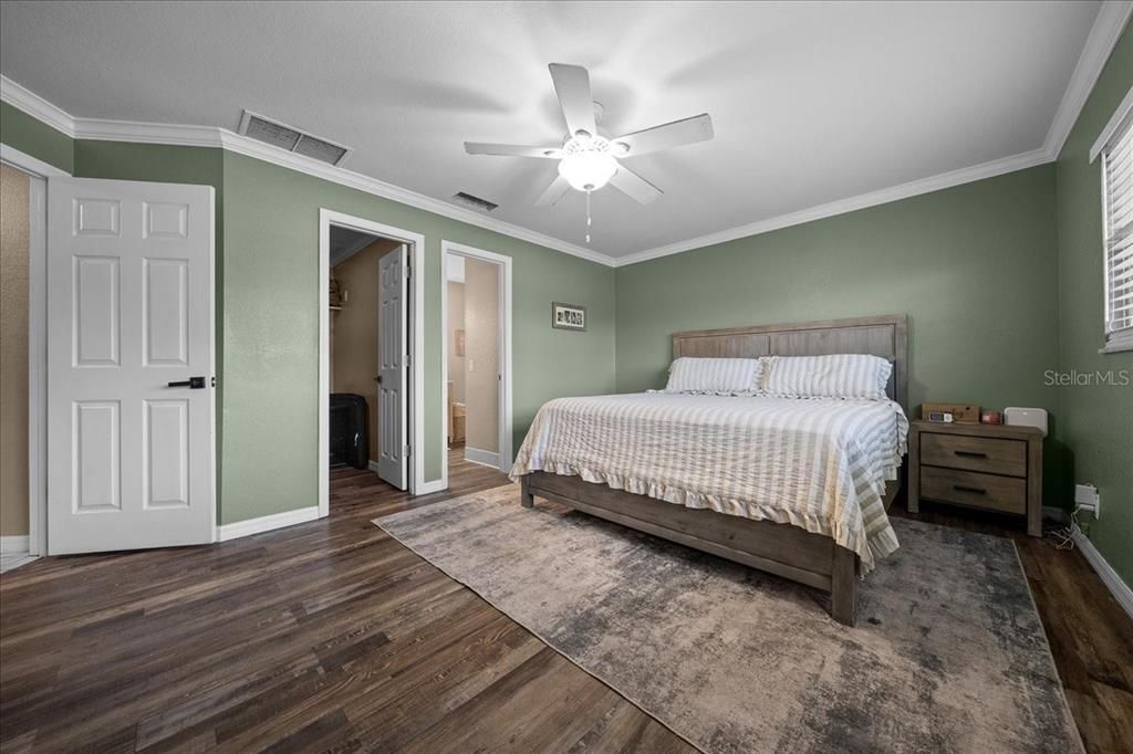 For Sale: $319,999 (3 beds, 2 baths, 1642 Square Feet)