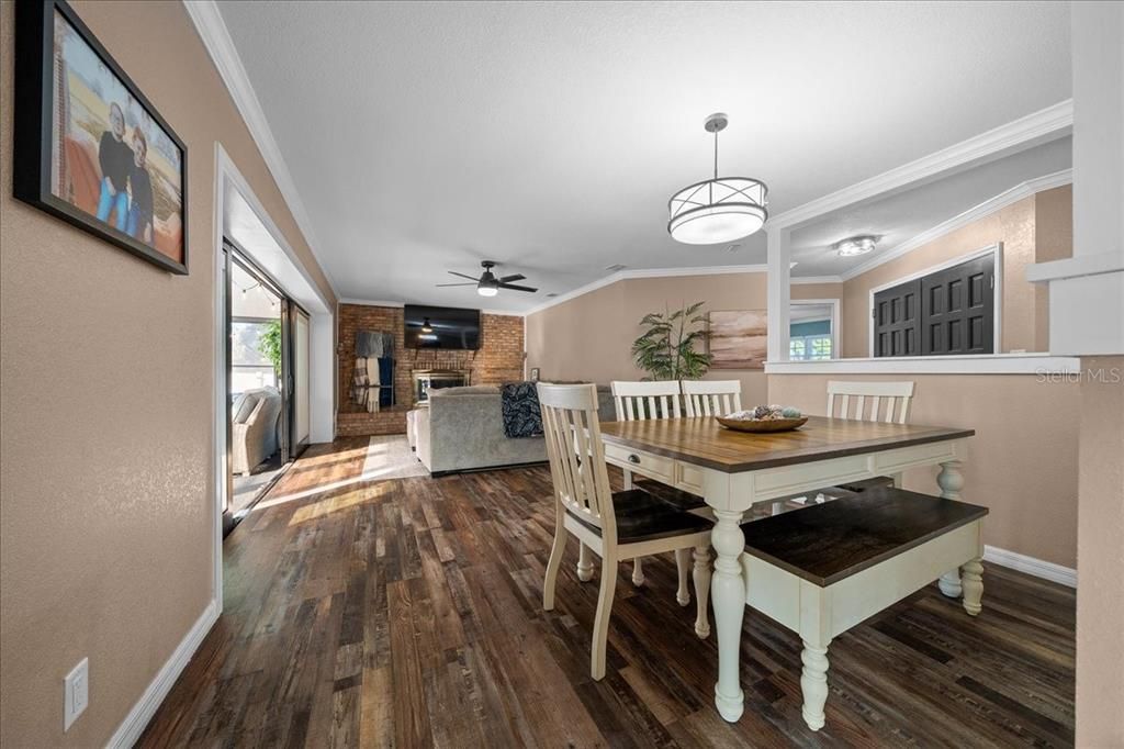 For Sale: $319,999 (3 beds, 2 baths, 1642 Square Feet)