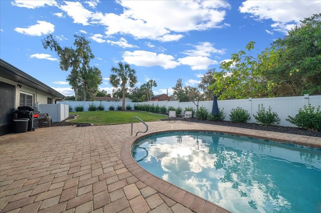 For Sale: $319,999 (3 beds, 2 baths, 1642 Square Feet)