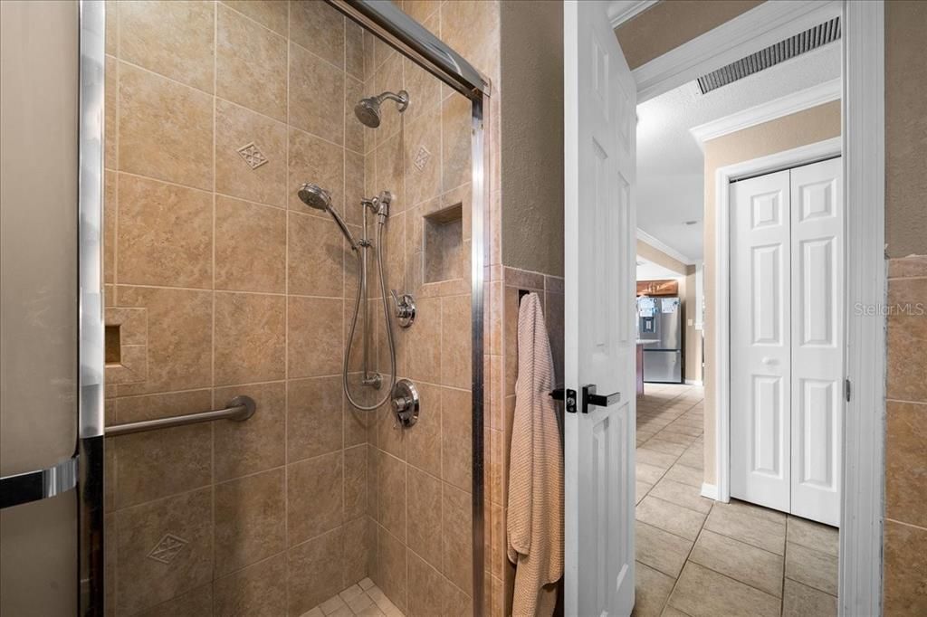 For Sale: $319,999 (3 beds, 2 baths, 1642 Square Feet)