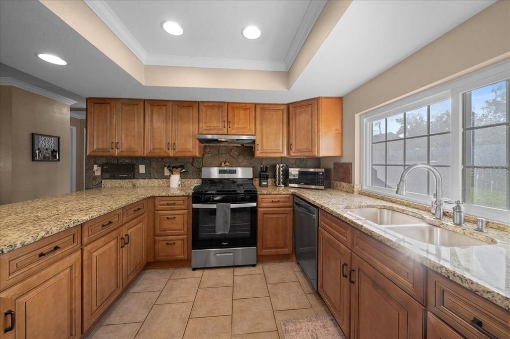 For Sale: $319,999 (3 beds, 2 baths, 1642 Square Feet)