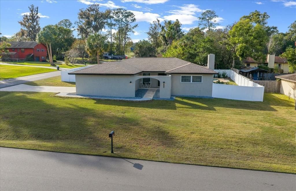 For Sale: $319,999 (3 beds, 2 baths, 1642 Square Feet)