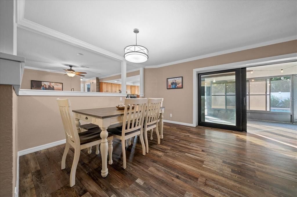 For Sale: $319,999 (3 beds, 2 baths, 1642 Square Feet)