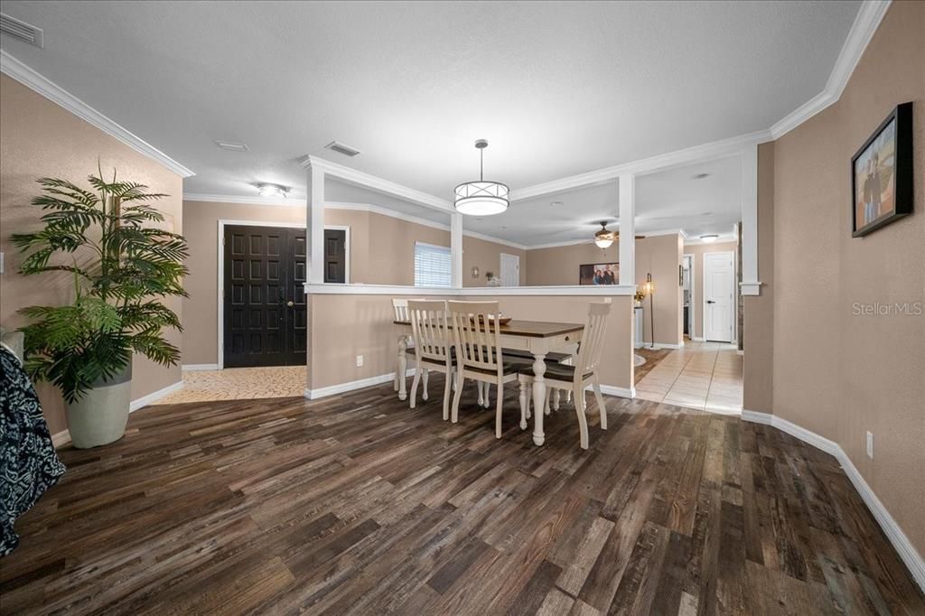 For Sale: $319,999 (3 beds, 2 baths, 1642 Square Feet)