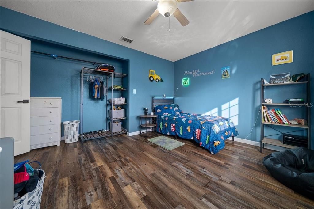 For Sale: $319,999 (3 beds, 2 baths, 1642 Square Feet)