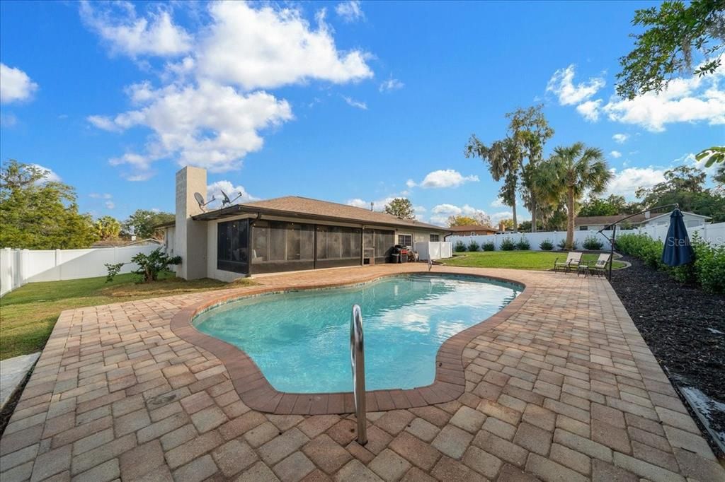 For Sale: $319,999 (3 beds, 2 baths, 1642 Square Feet)