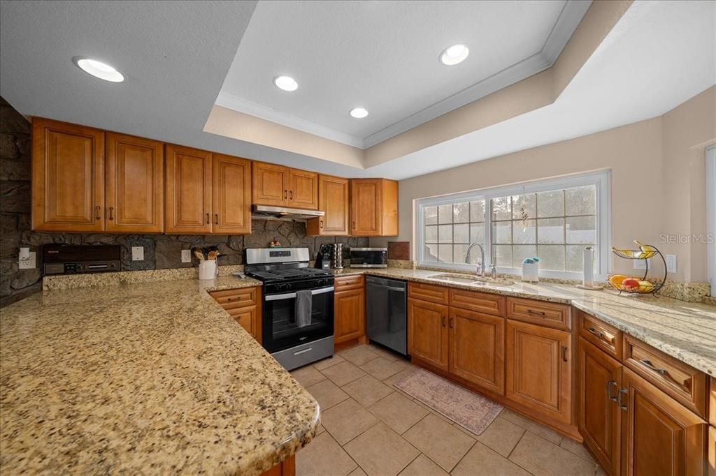 For Sale: $319,999 (3 beds, 2 baths, 1642 Square Feet)