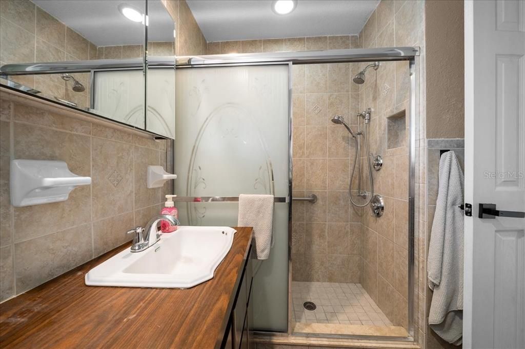 For Sale: $319,999 (3 beds, 2 baths, 1642 Square Feet)