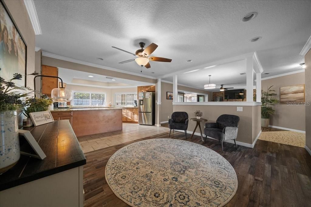 For Sale: $319,999 (3 beds, 2 baths, 1642 Square Feet)