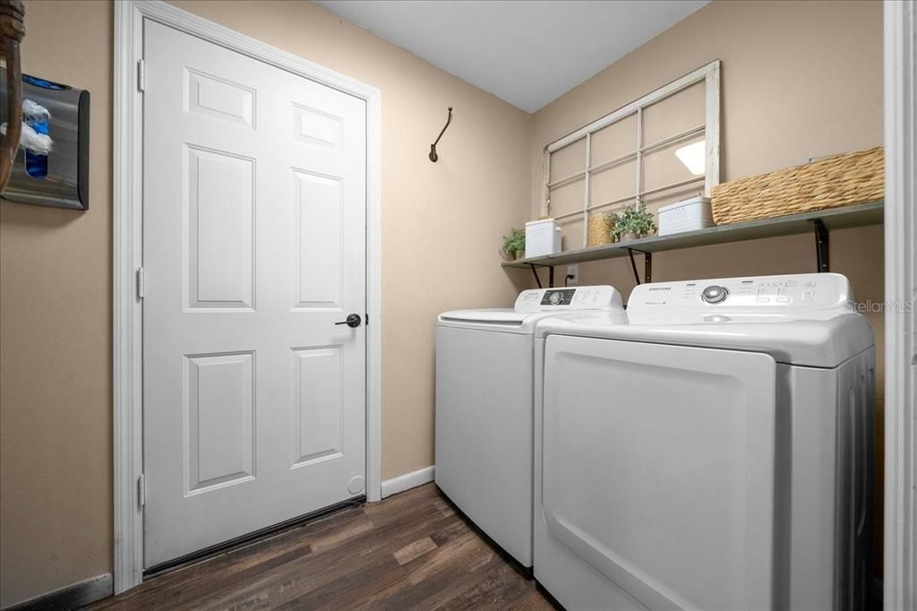 For Sale: $319,999 (3 beds, 2 baths, 1642 Square Feet)