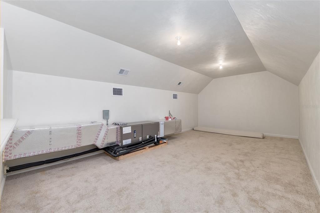 待售: $699,000 (4 贝兹, 2 浴室, 2748 平方英尺)