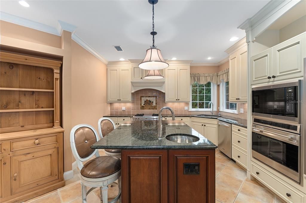 待售: $699,000 (4 贝兹, 2 浴室, 2748 平方英尺)