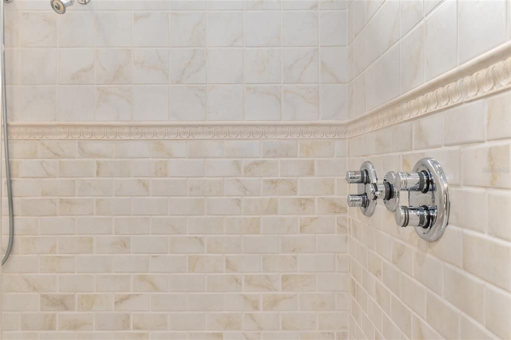 待售: $699,000 (4 贝兹, 2 浴室, 2748 平方英尺)