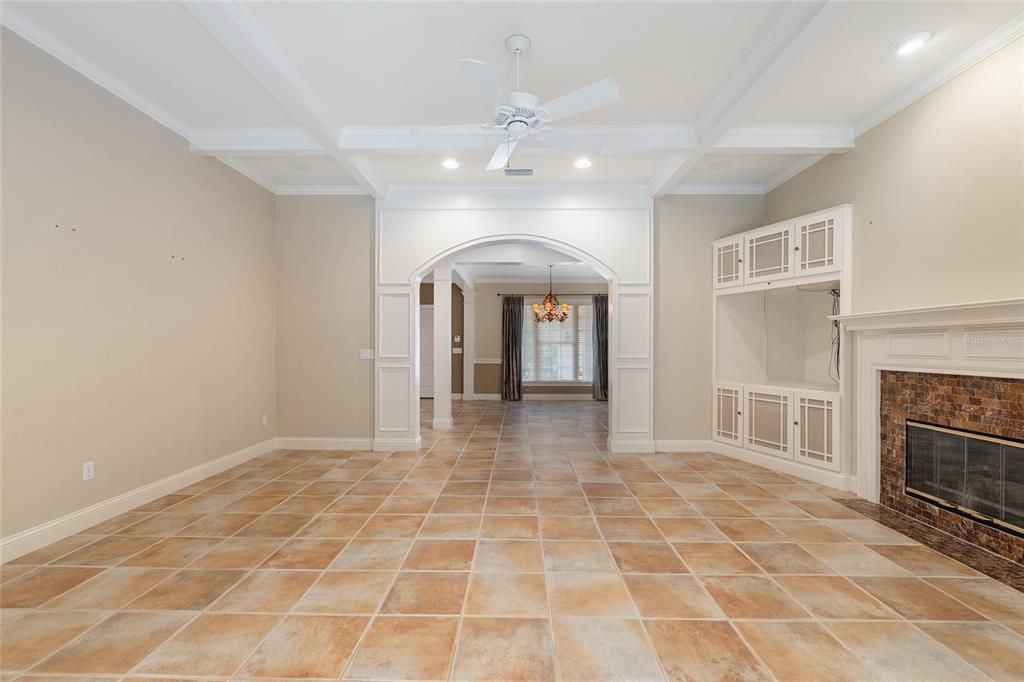 待售: $699,000 (4 贝兹, 2 浴室, 2748 平方英尺)