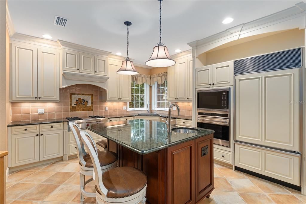 待售: $699,000 (4 贝兹, 2 浴室, 2748 平方英尺)