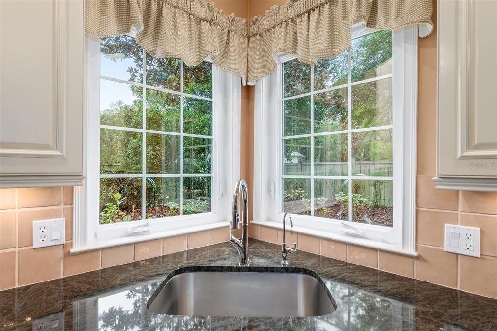 待售: $699,000 (4 贝兹, 2 浴室, 2748 平方英尺)