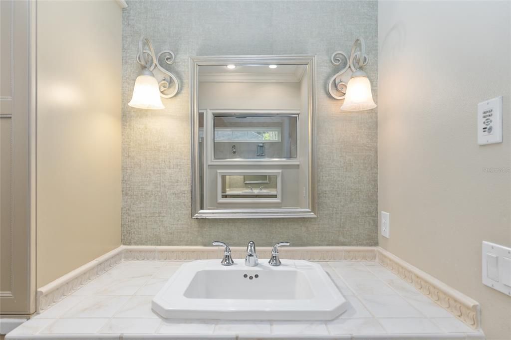 待售: $699,000 (4 贝兹, 2 浴室, 2748 平方英尺)