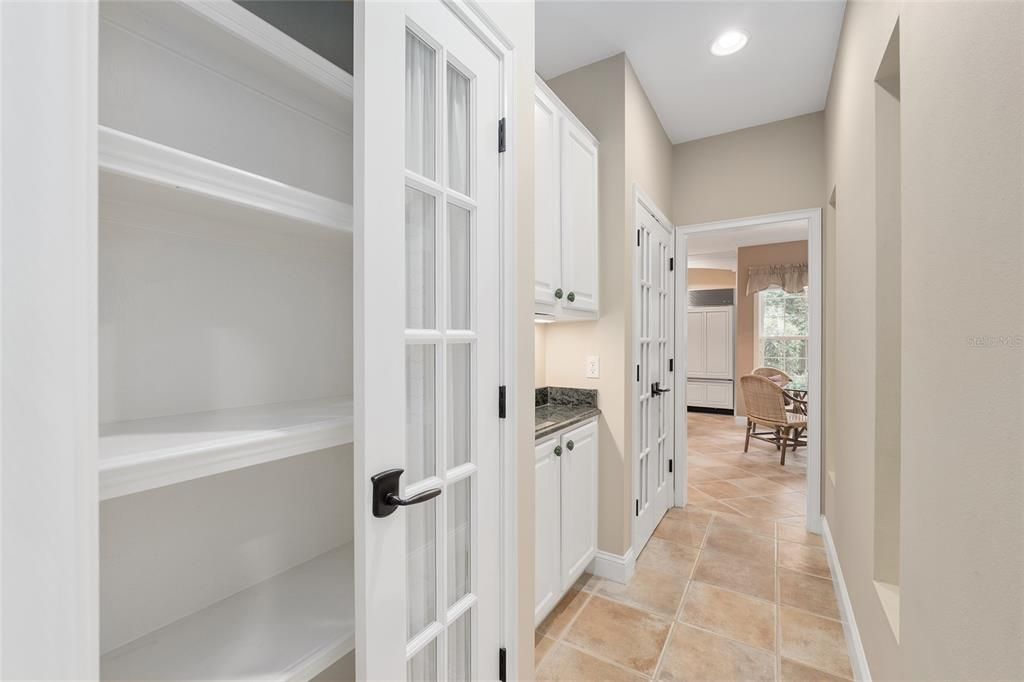 待售: $699,000 (4 贝兹, 2 浴室, 2748 平方英尺)