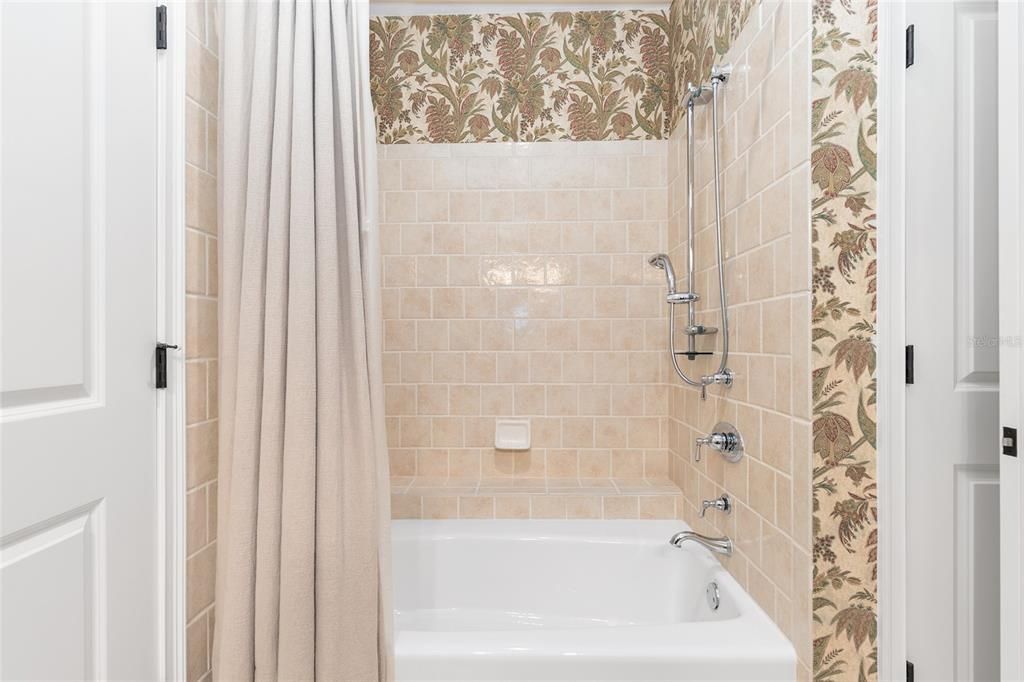 待售: $699,000 (4 贝兹, 2 浴室, 2748 平方英尺)