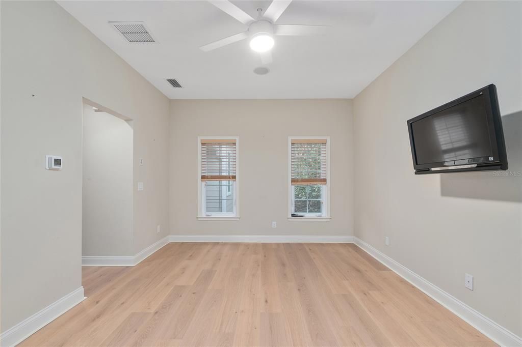 待售: $699,000 (4 贝兹, 2 浴室, 2748 平方英尺)