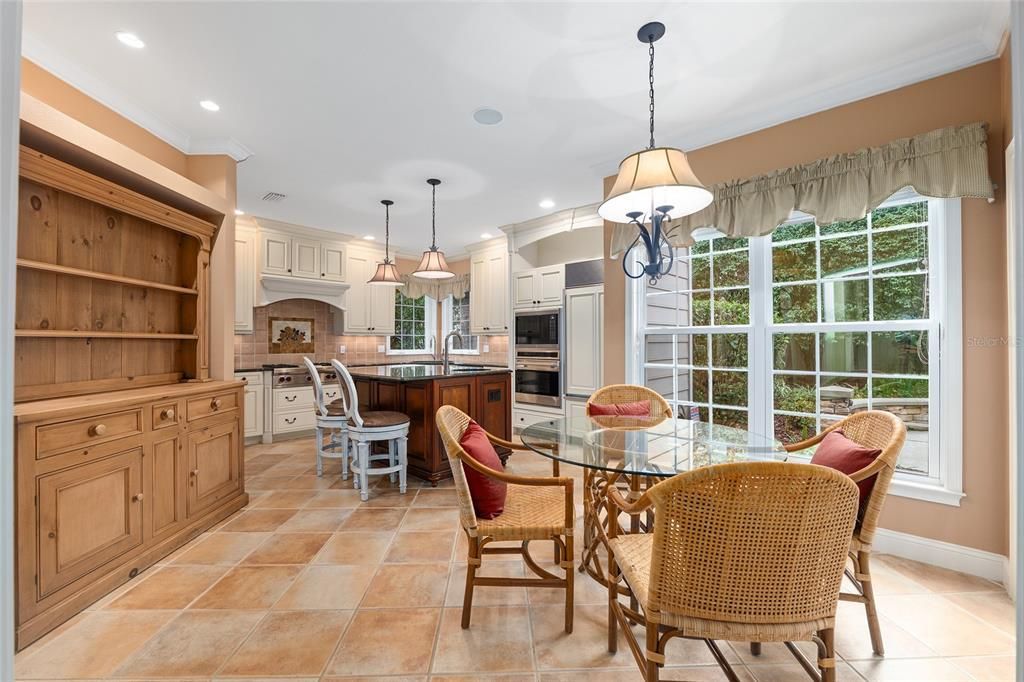 待售: $699,000 (4 贝兹, 2 浴室, 2748 平方英尺)